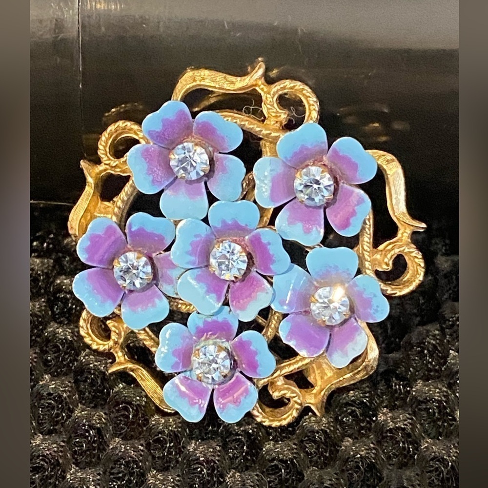 Forget-me-Not Signed Avon Brooch Pin Blue Flowers
Love Blossoms - Picture 7 of 9